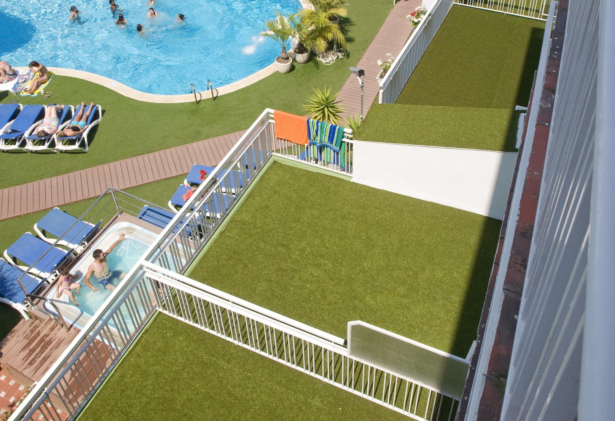 GHT Balmes, Hotel-Aparthotel&SPLASH Calella Exterior foto